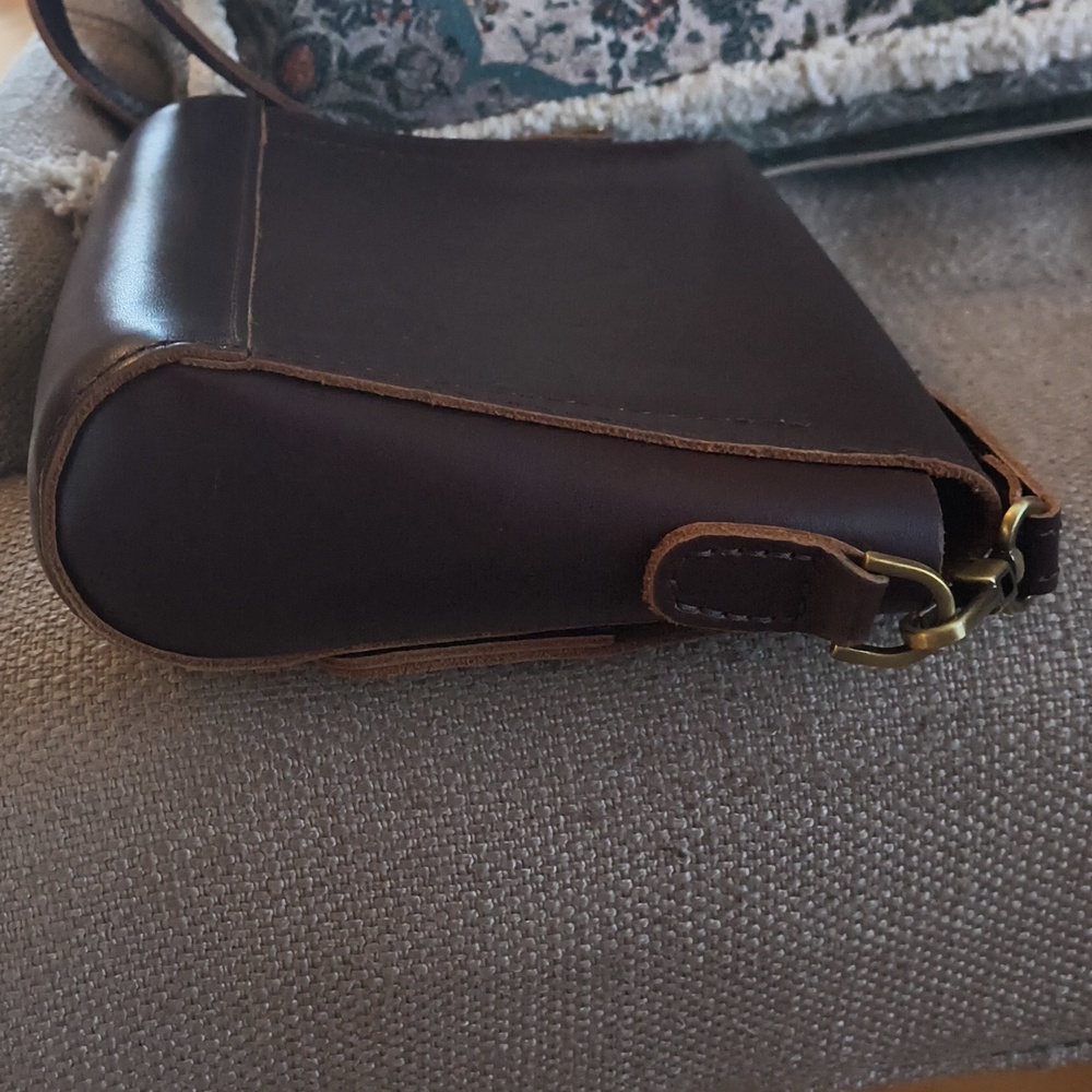 Portland Leather Goods Metro Crossbody - Picture 5 of 8